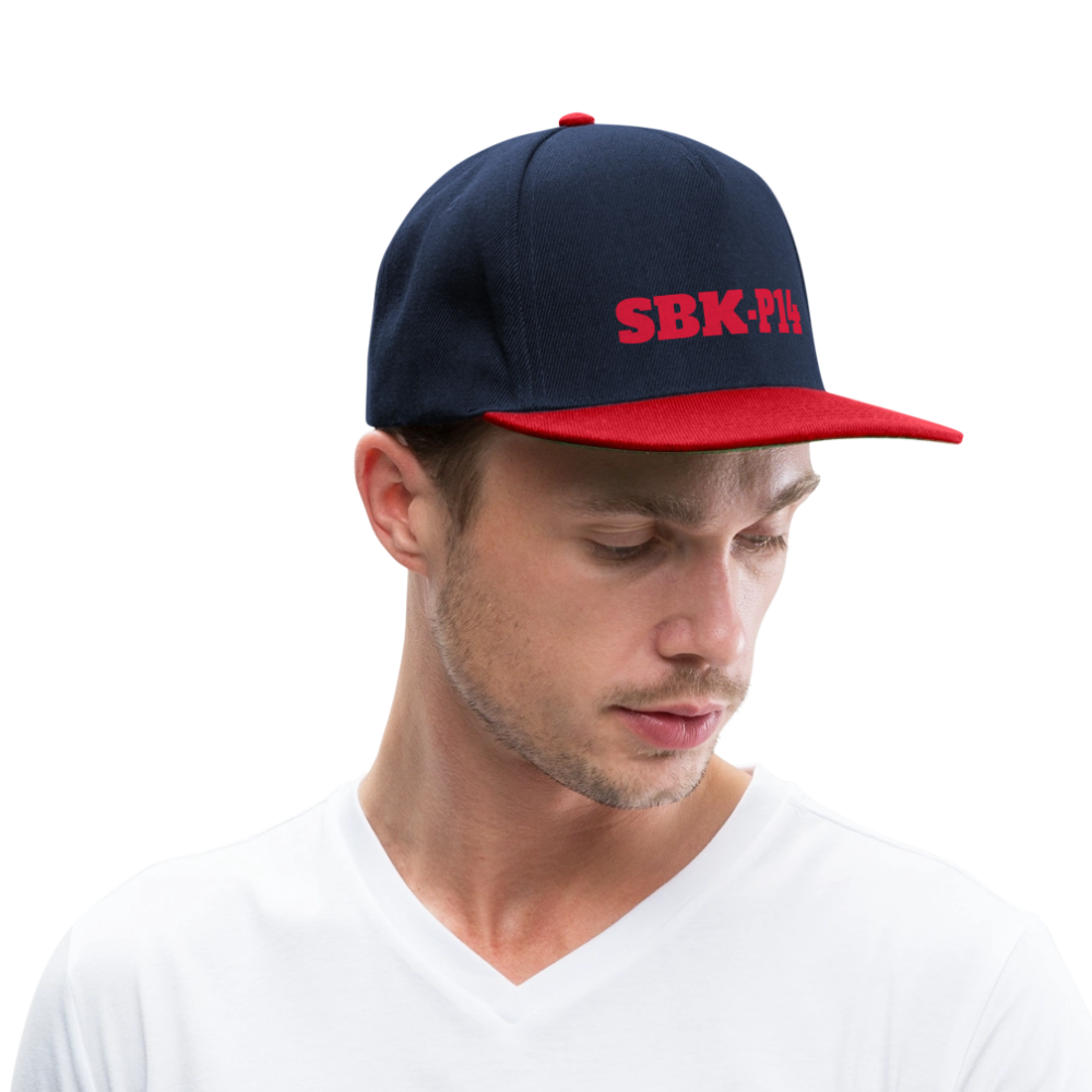 Sandarna P14 Snapbackkeps - marinblå/röd