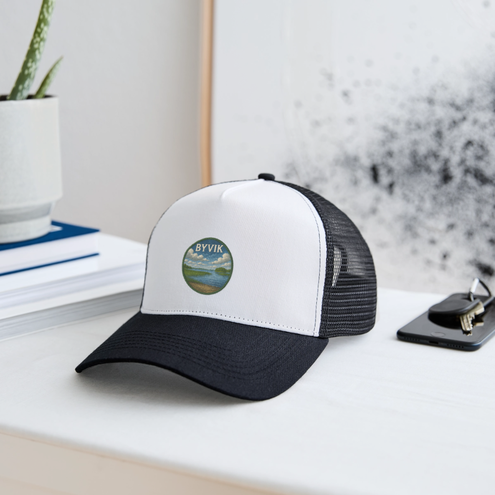 Byvik Trucker Cap - vit/svart